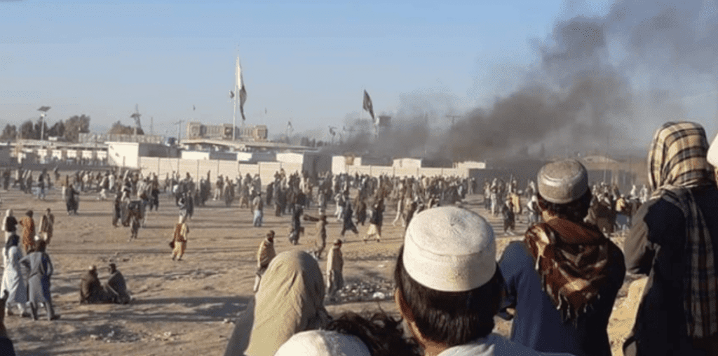 Tensions escalate at Chaman Border after Pakistani authorities disperse protestors