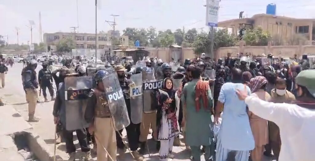 Quetta – Police use Violence, Several Protesters Arrests, the Protesters Reorganise and March to Red zone.
