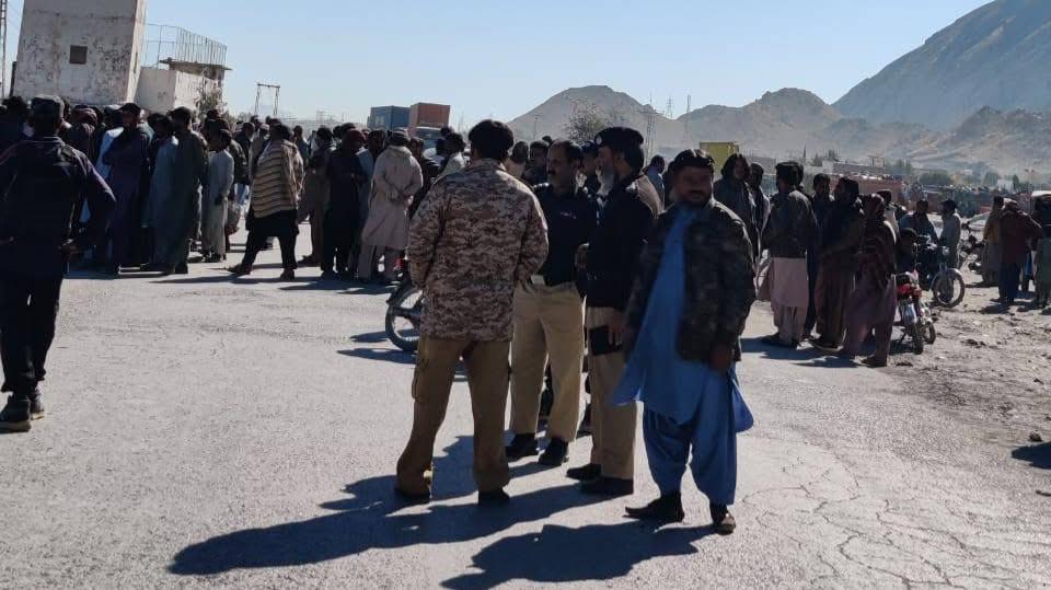 Khuzdar: Protest Erupts Over Killing of Husband and Wife in Shooting Incident, Sit-in Ends After Talks
