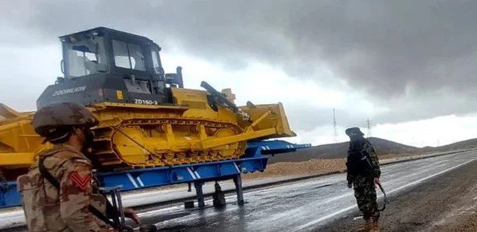 Surab: Armed Men Attack Heavy Vehicles Causing Damage