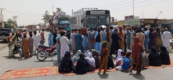 Students Block National Highway in Mastung Over Laptop Scheme Delays and Internet Shutdown