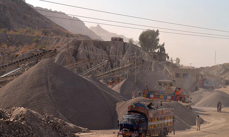 Militants Attack Crushing Plant in Jhal Magsi, Abduct 5; Six Vehicles Torched in Panjgur; Farmer Killed in Kharan Drone Strike